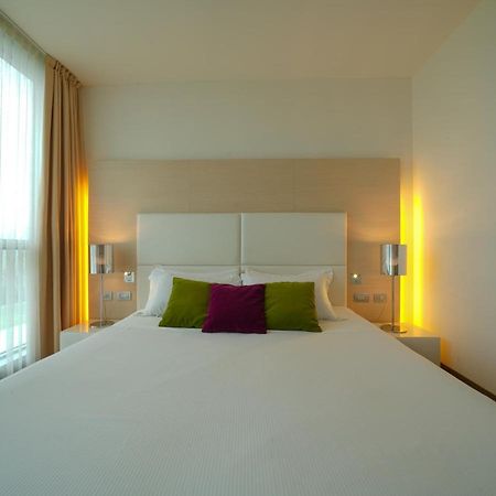 Pisa Tower Plaza Hotel Luaran gambar A room at the hotel