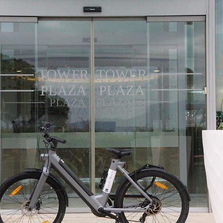 Pisa Tower Plaza Hotel Luaran gambar A bicycle at the entrance of a shopping mall