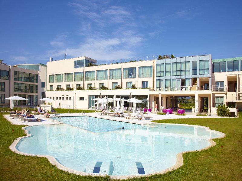 Pisa Tower Plaza Hotel Luaran gambar The hotel's swimming pool
