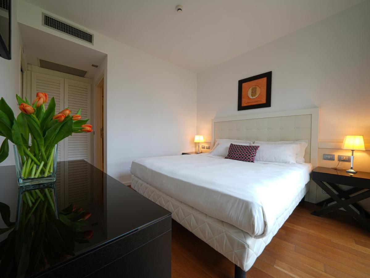 Pisa Tower Plaza Hotel Luaran gambar A bedroom at the hotel