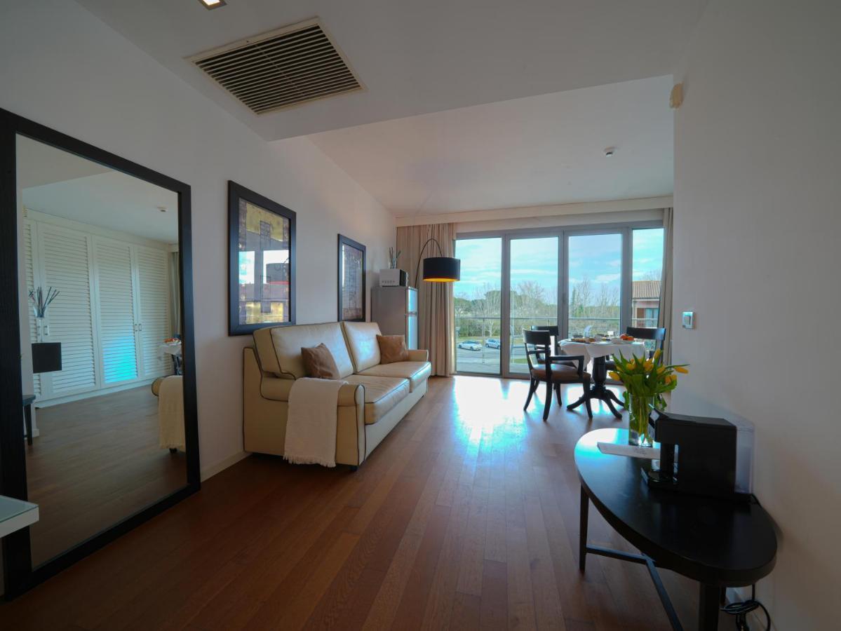 Pisa Tower Plaza Hotel Luaran gambar A living room in a typical apartment
