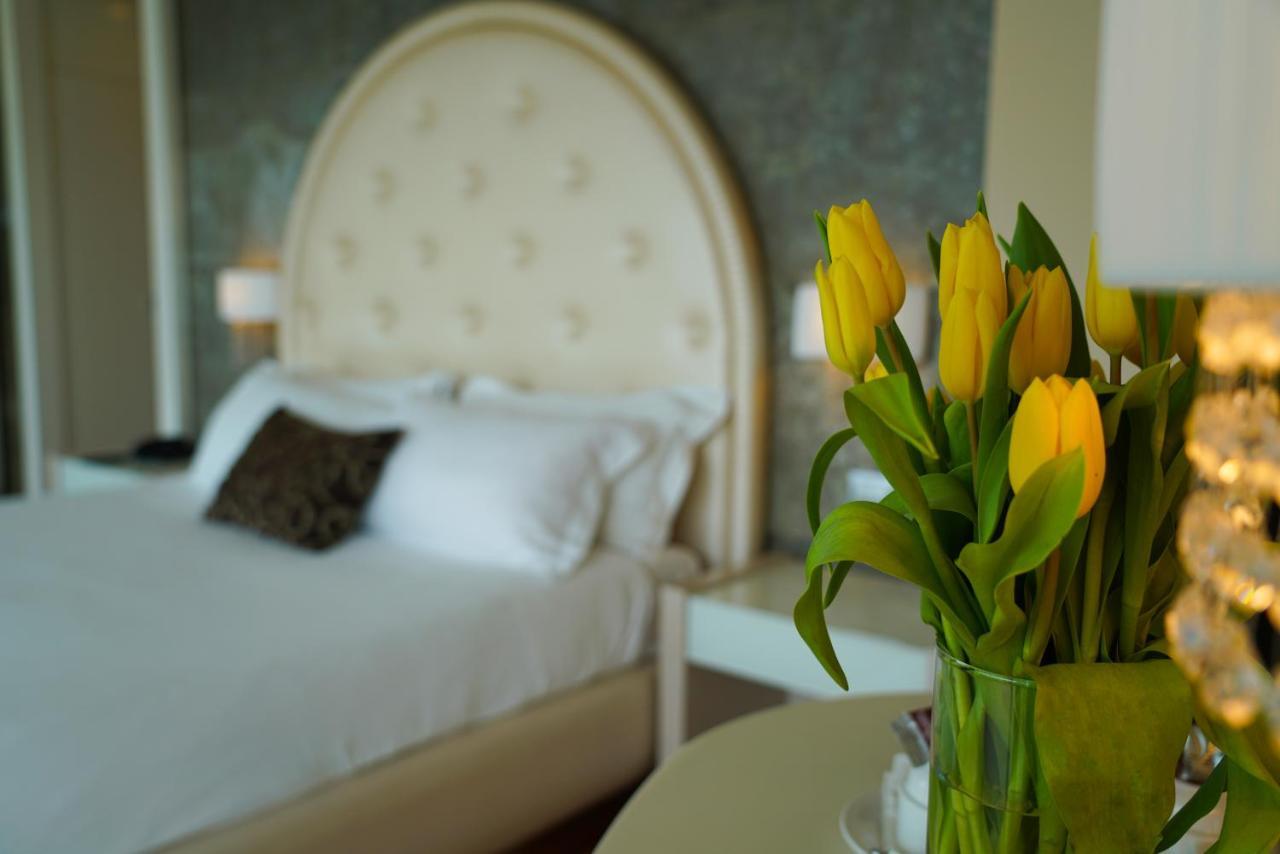 Pisa Tower Plaza Hotel Luaran gambar A bedroom at the hotel