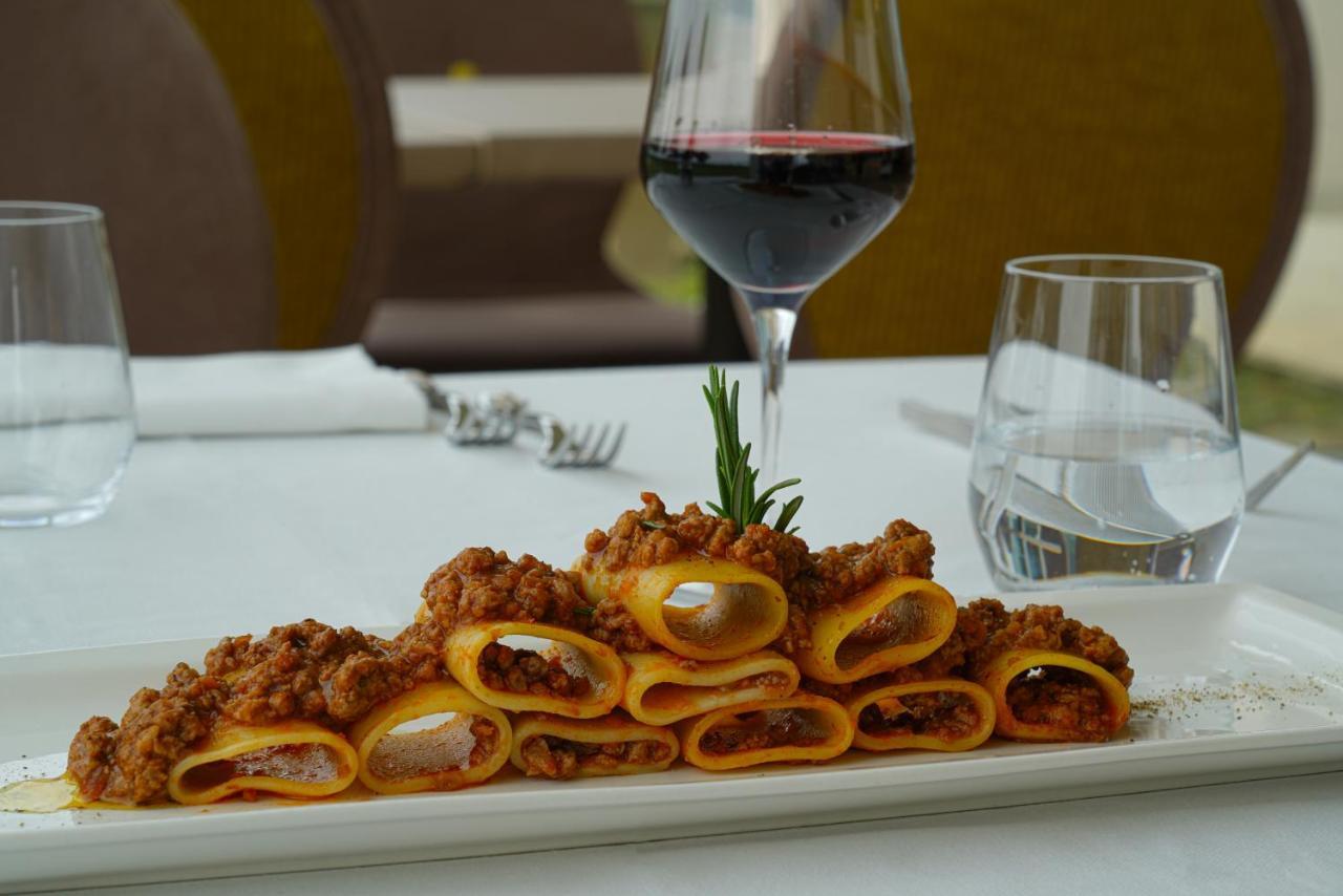 Pisa Tower Plaza Hotel Luaran gambar A plate of paccheri