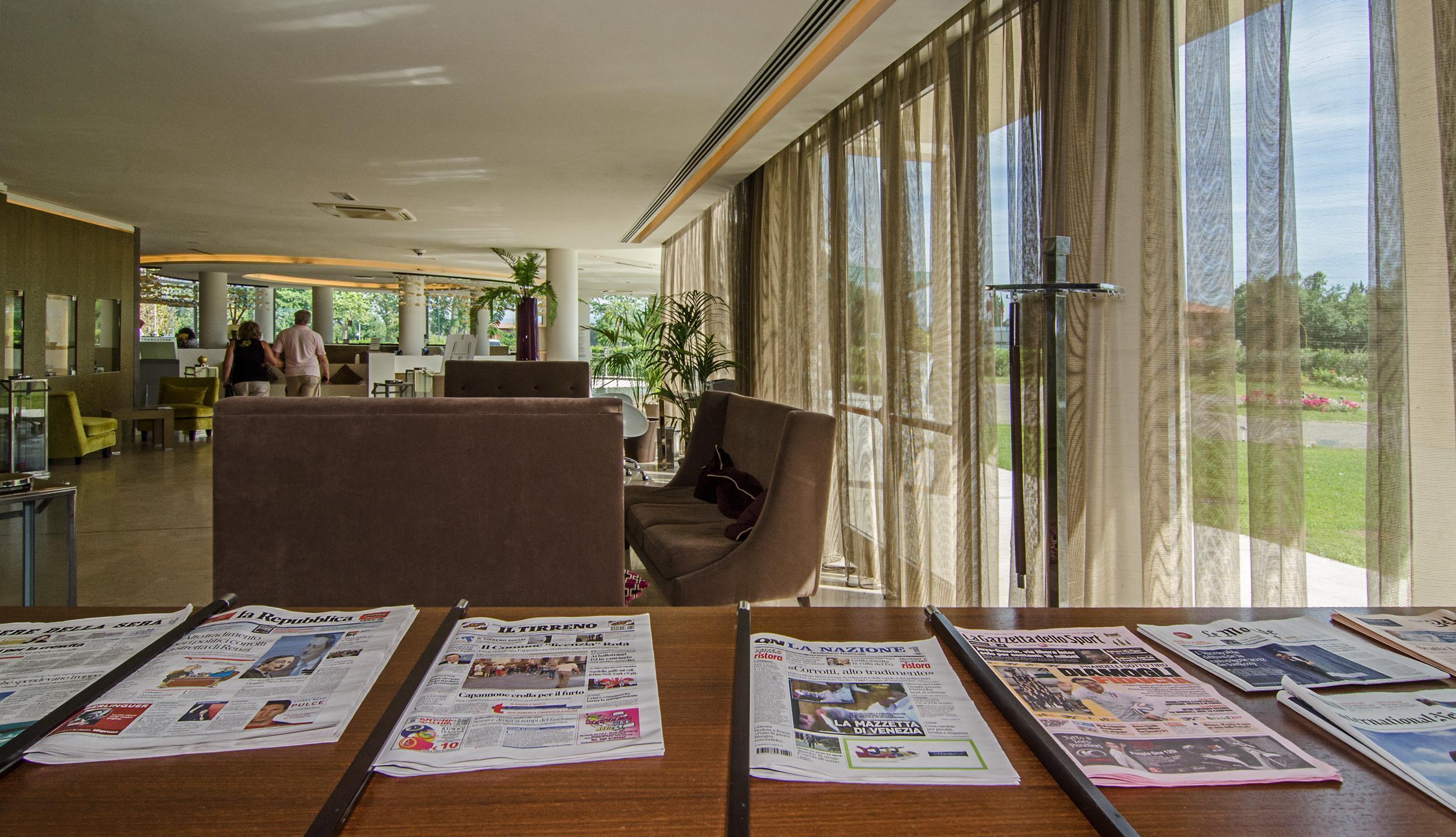 Pisa Tower Plaza Hotel Luaran gambar The lobby of the hotel