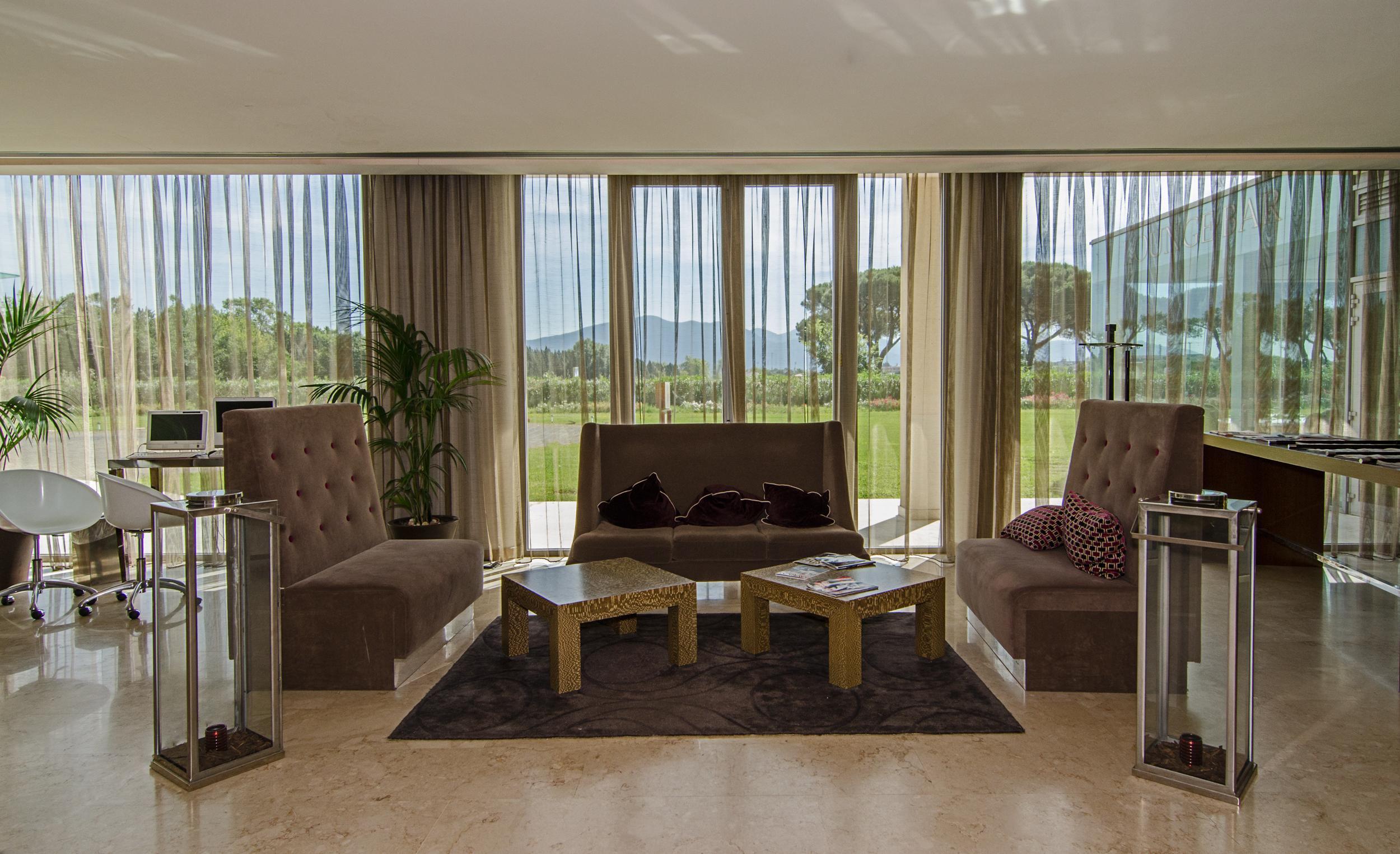 Pisa Tower Plaza Hotel Dalaman gambar The interior of the clubhouse
