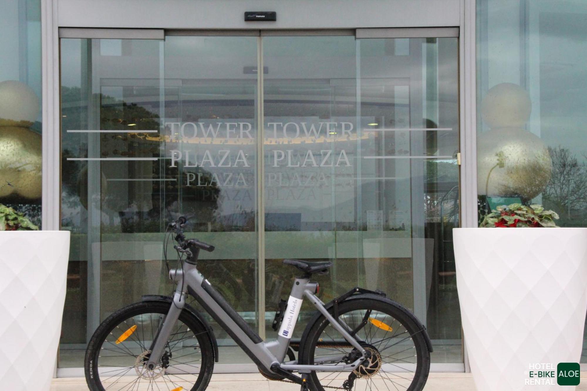 Pisa Tower Plaza Hotel Luaran gambar A bicycle at the entrance of a shopping mall