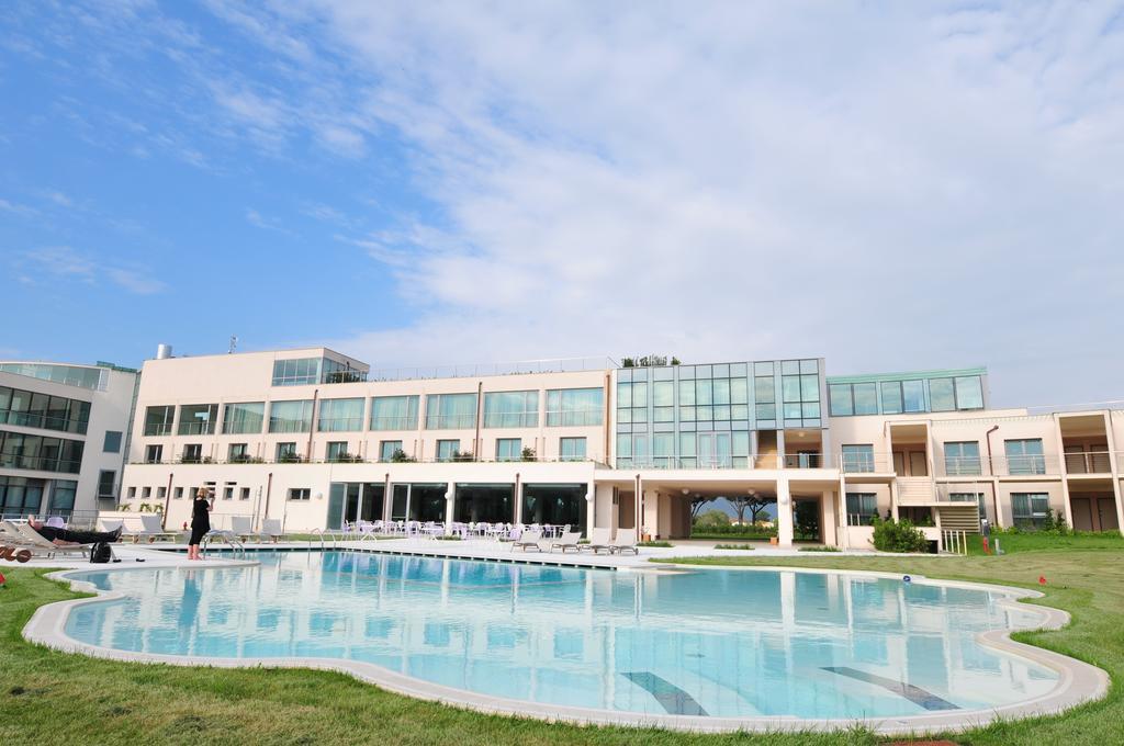 Pisa Tower Plaza Hotel Luaran gambar The pool at the hotel